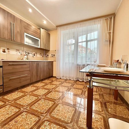 Apartpoltava: Spacious Comfort in Polтава's Heart Exterior photo