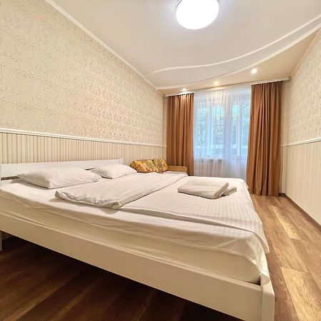 Apartpoltava: Spacious Comfort in Polтава's Heart Exterior photo