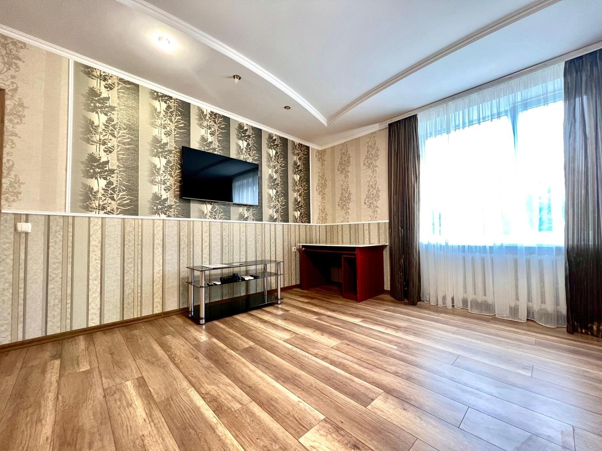 Apartpoltava: Spacious Comfort in Polтава's Heart Exterior photo